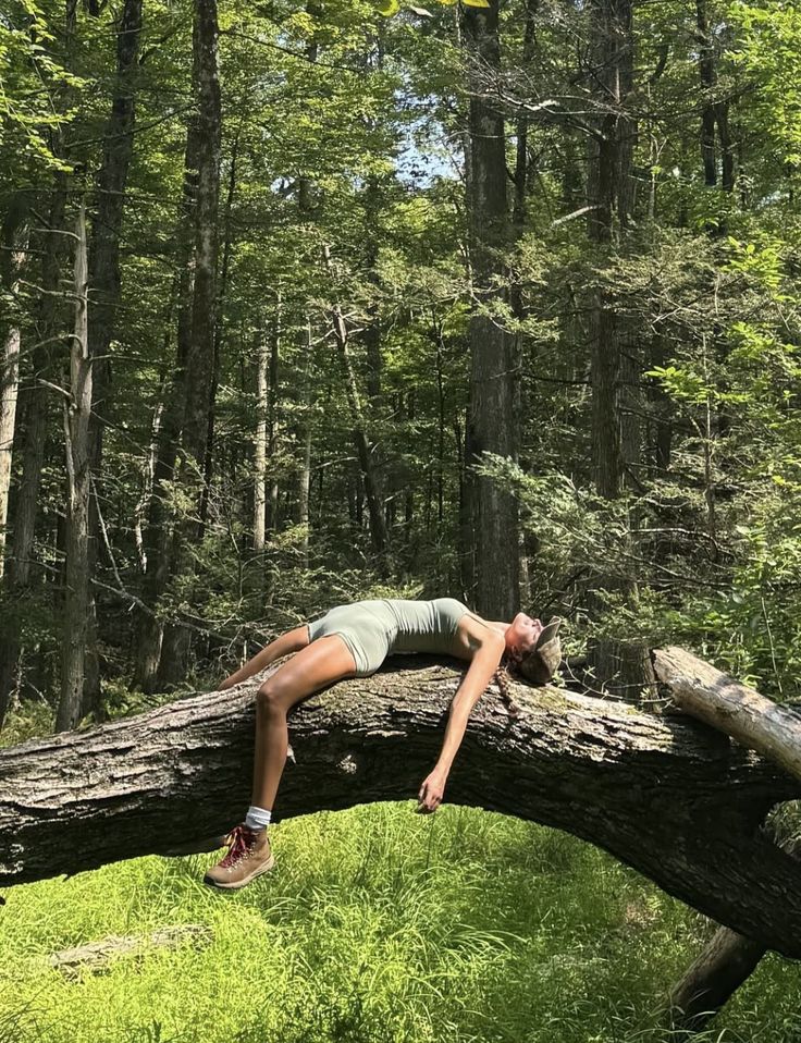 Women Who Move With the Sun