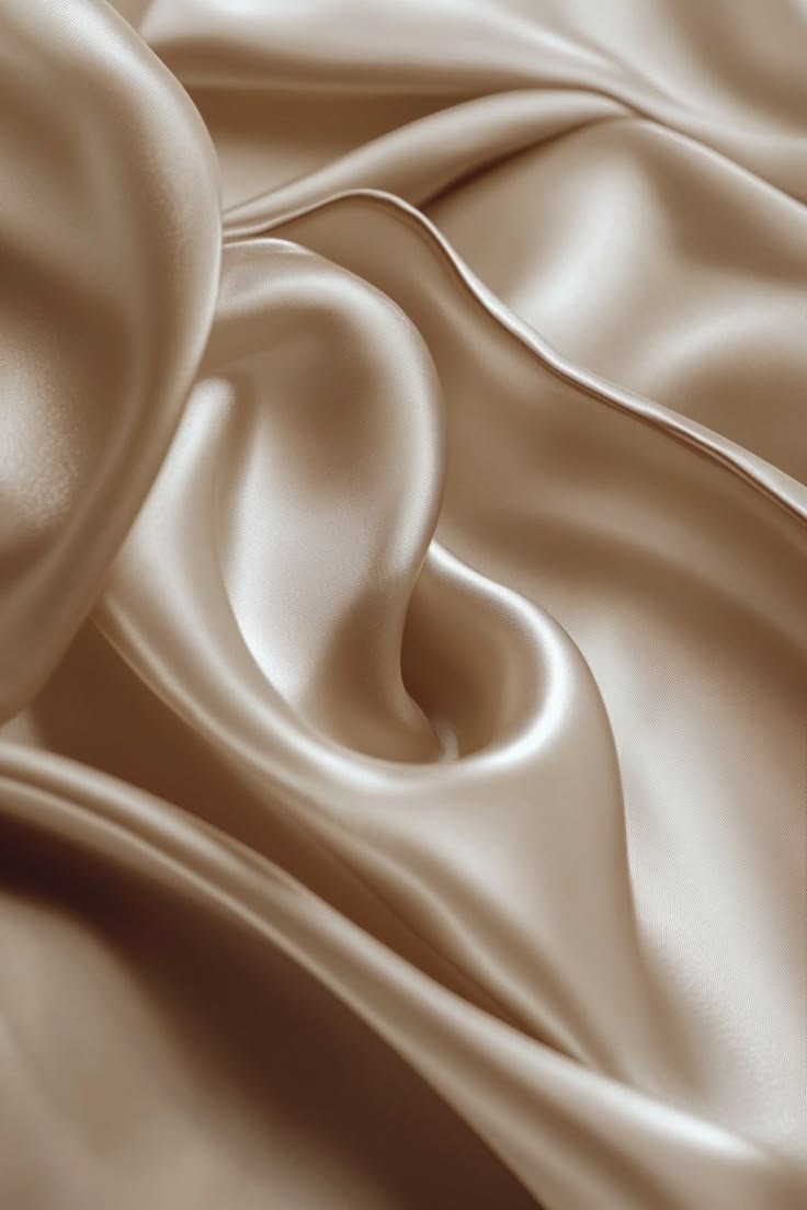 Satin vs Cotton: Why the Fabric Touching Your Hair Matters More Than You Think